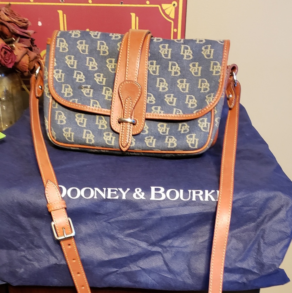 Lovely ladies crossbody.